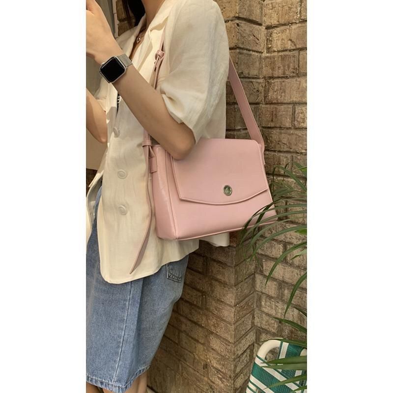 Feifei self-made bag women's summer 2022 new niche design retro large-capacity texture commuter Messenger Messenger Bag