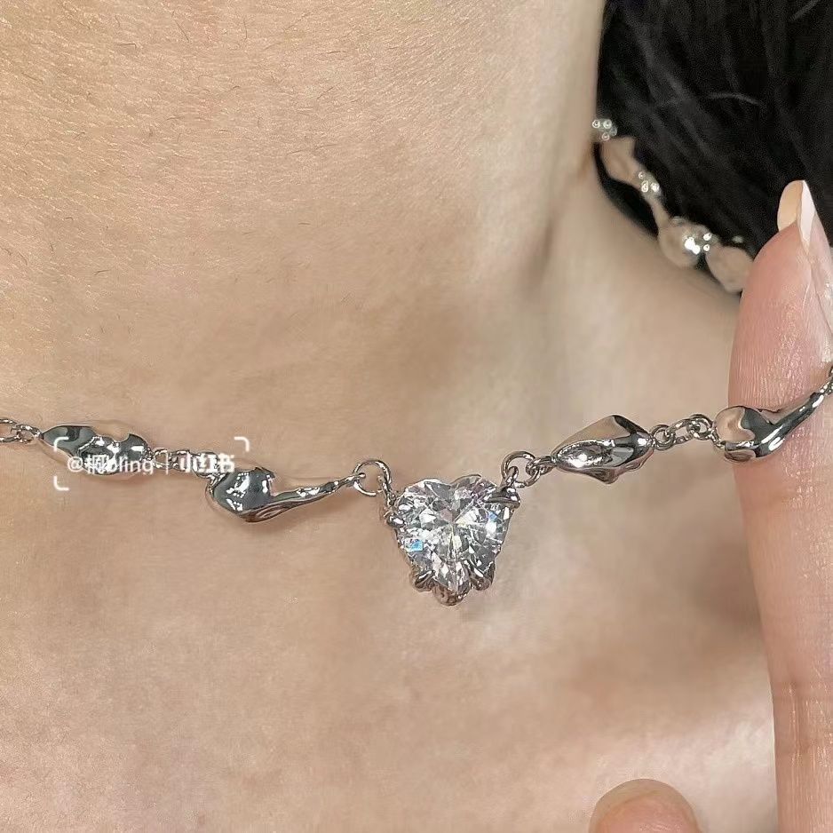 BOONEE熔岩金属宝石爱心短项链幻影系列轻奢小众高级颈链锁骨链女