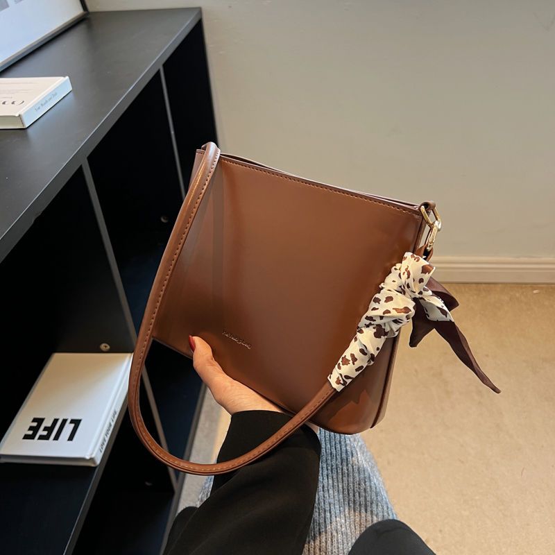 小眾質感包包女2022秋冬新款潮港風復古氣質女包單肩腋下包水桶包