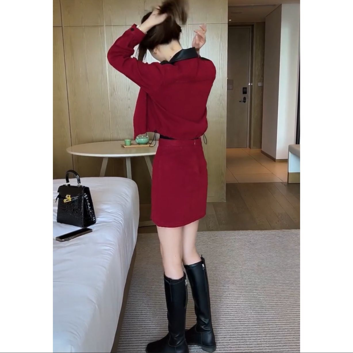 Autumn 2022 New Internet Celebrity Hot Style Small Man Looks Slim Fashionable All-match Age-reducing Suit Design Two-piece Female Set [Will be released on December 31]