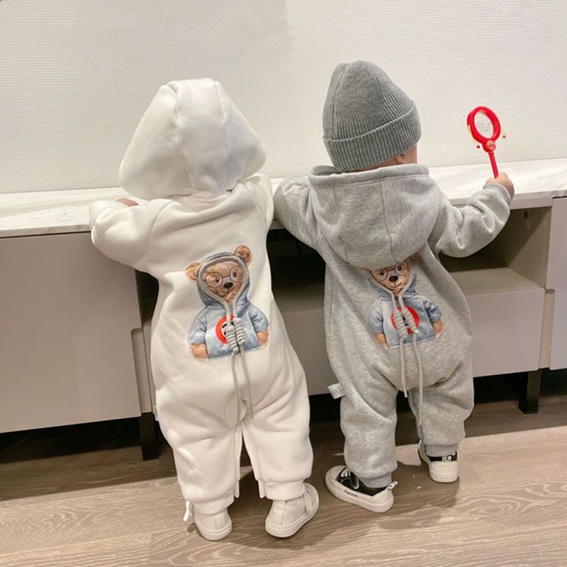 Baby jumpsuits for autumn and winter plus velvet for men and women, winter clothes for newborns, cute and super cute, spring and autumn outing clothes