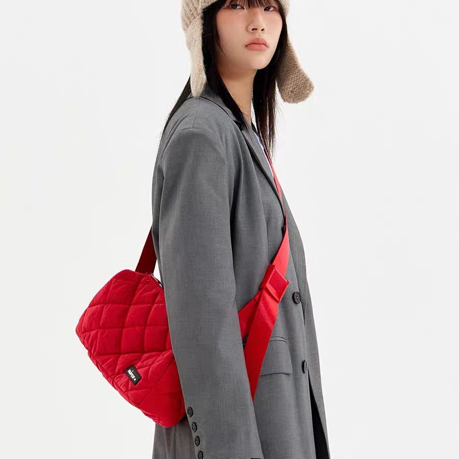 2022 autumn and winter down bag women's new niche Messenger bag men's single shoulder bag sports leisure toast bag