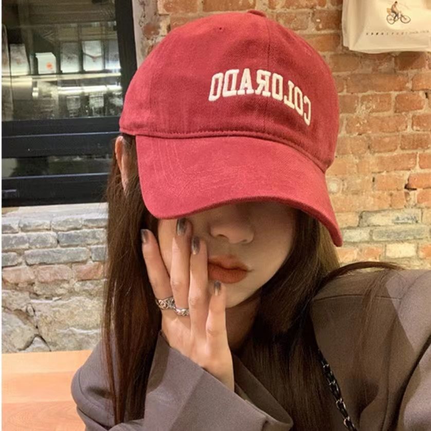 Wine red letter baseball hat female students autumn and winter 2022 new net red soft top peaked cap showing small face