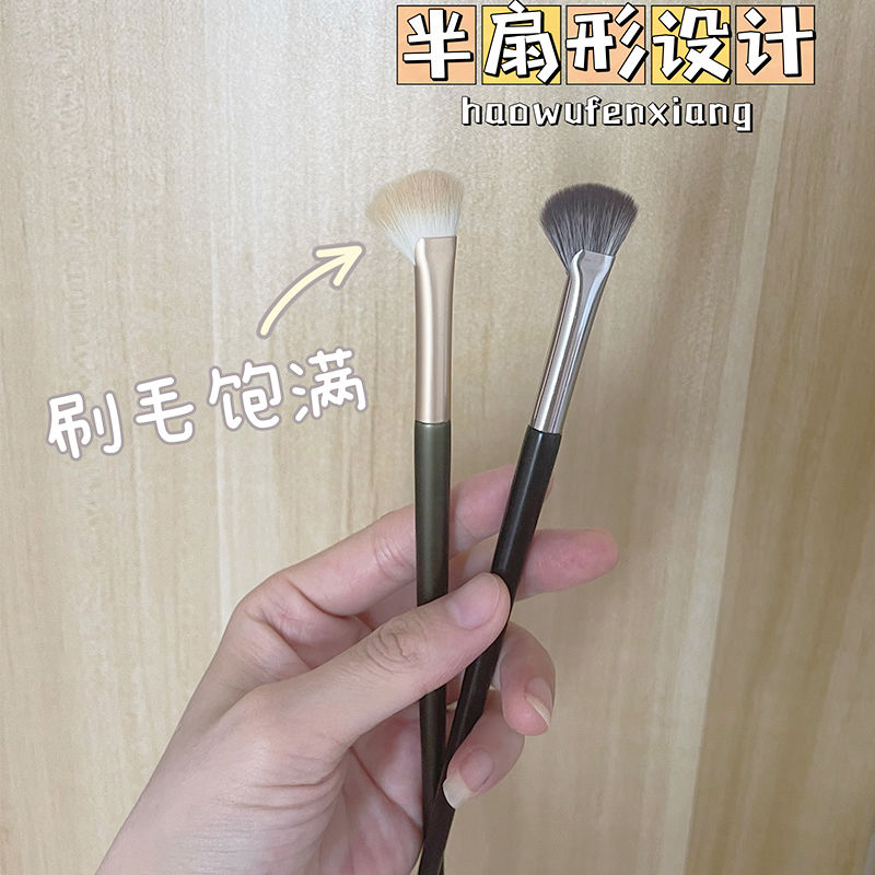 Half-fan-shaped nose shadow brush finger belly nose shadow brush oblique head concealer high-gloss flame brush portable repair makeup makeup smudge shadow