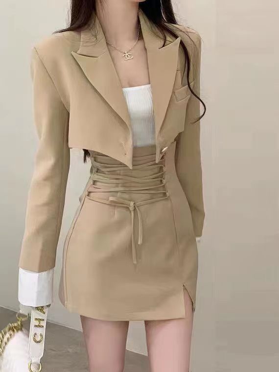 時髦短款西裝外套女2022早秋新款收腰小眾設計感辣妹短裙兩件套裝