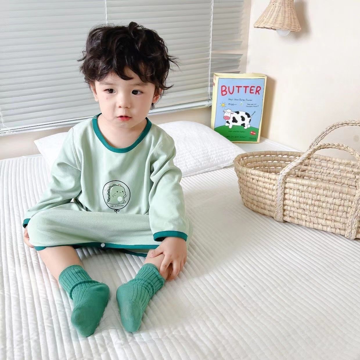 Children's pajamas baby boys and girls baby anti-cold nightgown de velvet warm long-sleeved winter long home clothes