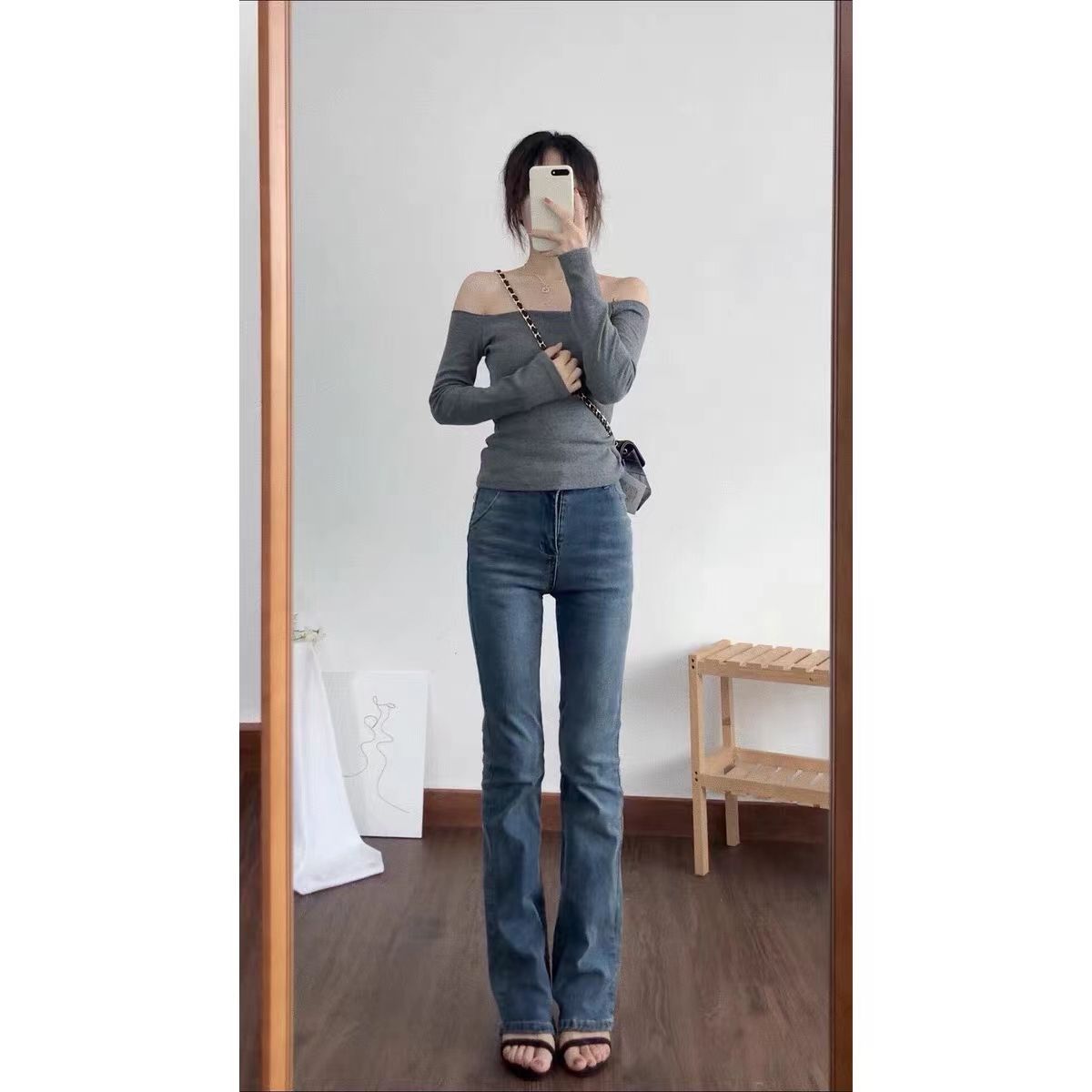 露肩一字領T恤女秋季新款修身顯瘦灰色長袖打底衫小眾設計感上衣