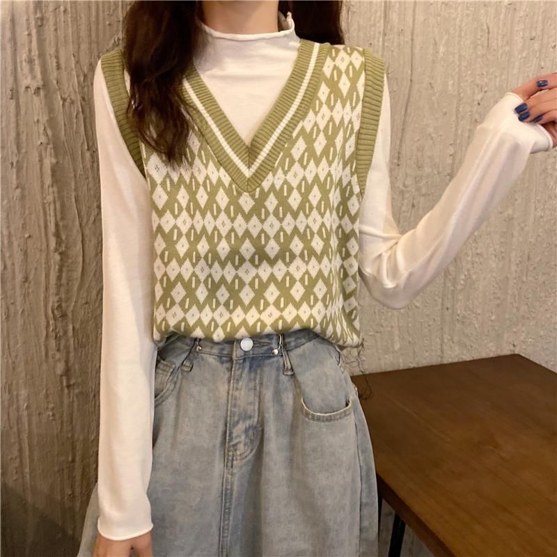 Knitted vest ladies spring and autumn  new style Korean version of the short layered sweater vest vest jacket jacket