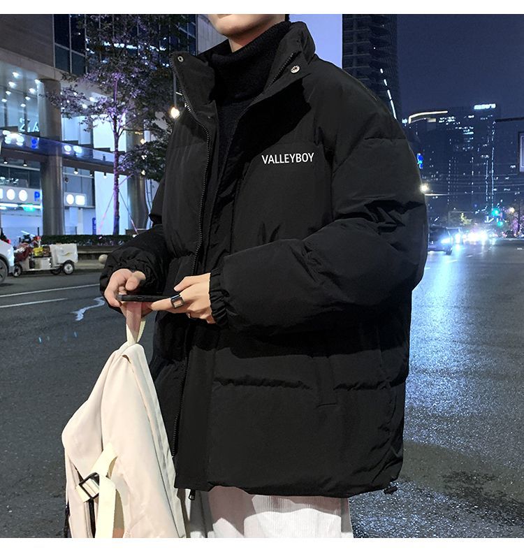 Miesten untuvapuuvillamuotiin talvitrendi on uusi laukku ja paksuuntunut lämmin leipätakki vuodelle 2023_voghion.com