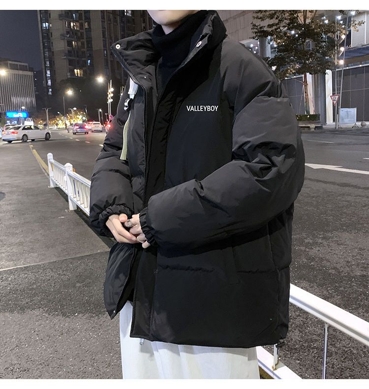 Miesten untuvapuuvillamuotiin talvitrendi on uusi laukku ja paksuuntunut lämmin leipätakki vuodelle 2023_voghion.com