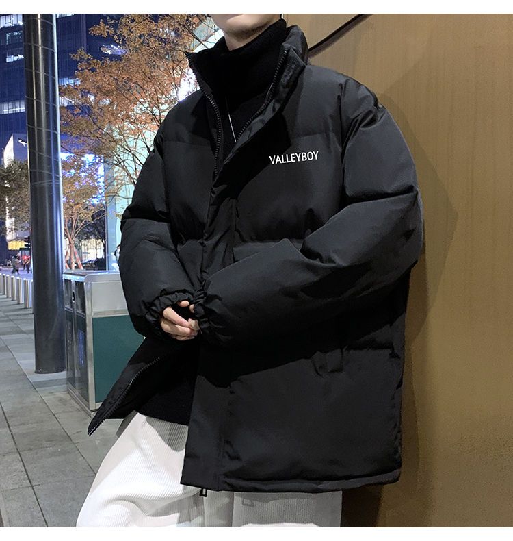 Miesten untuvapuuvillamuotiin talvitrendi on uusi laukku ja paksuuntunut lämmin leipätakki vuodelle 2023_voghion.com