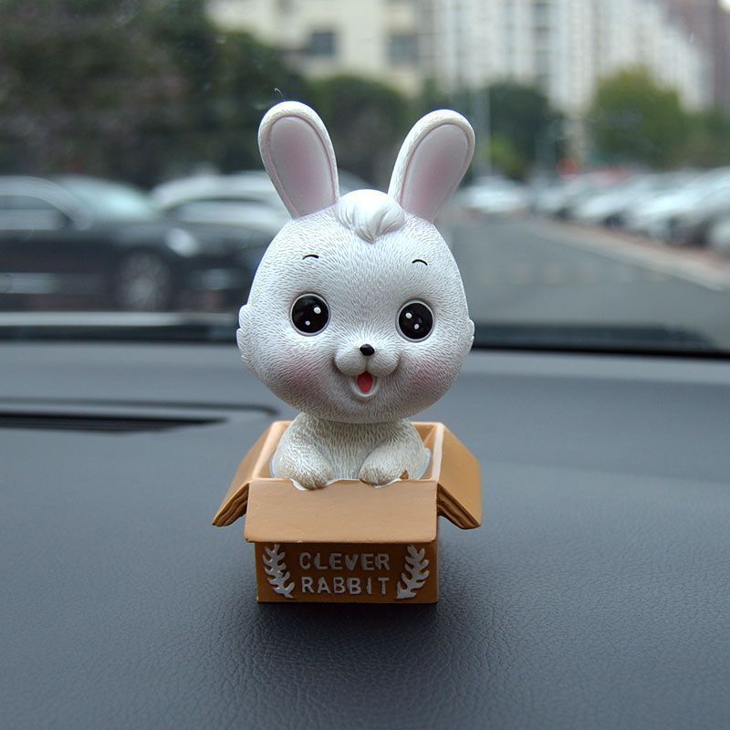 新款兔年汽车摆件中控台小兔子装饰可爱女新款车内饰用品车载摆件