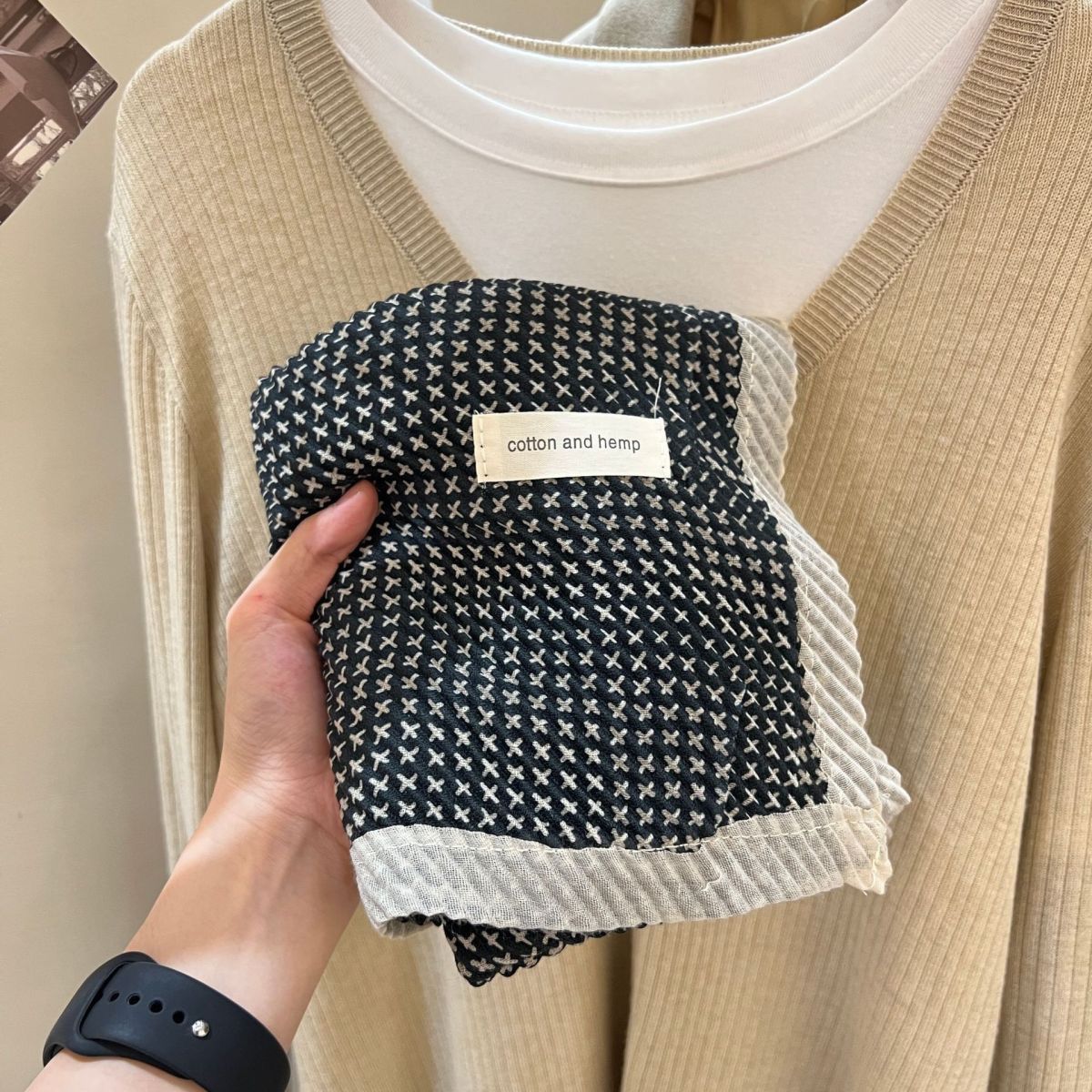 Plisserad scarf med tryck i bomull och linne för dam, vinter_voghion.com