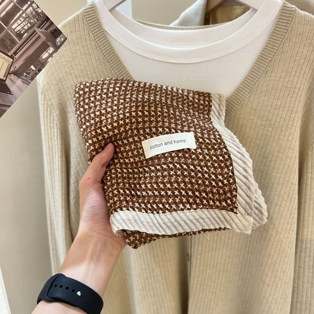 Plisserad scarf med tryck i bomull och linne för dam, vinter_voghion.com