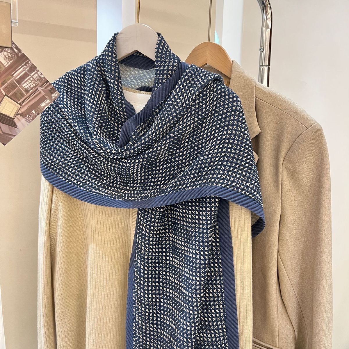Plisserad scarf med tryck i bomull och linne för dam, vinter_voghion.com