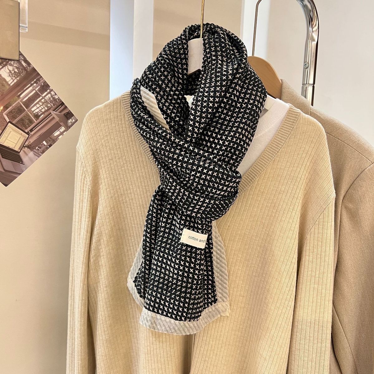 Plisserad scarf med tryck i bomull och linne för dam, vinter_voghion.com