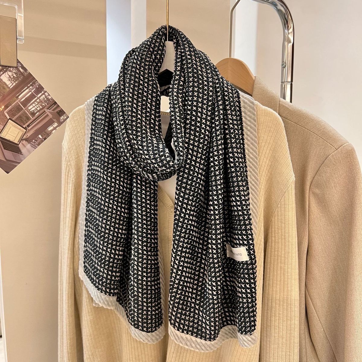 Plisserad scarf med tryck i bomull och linne för dam, vinter_voghion.com