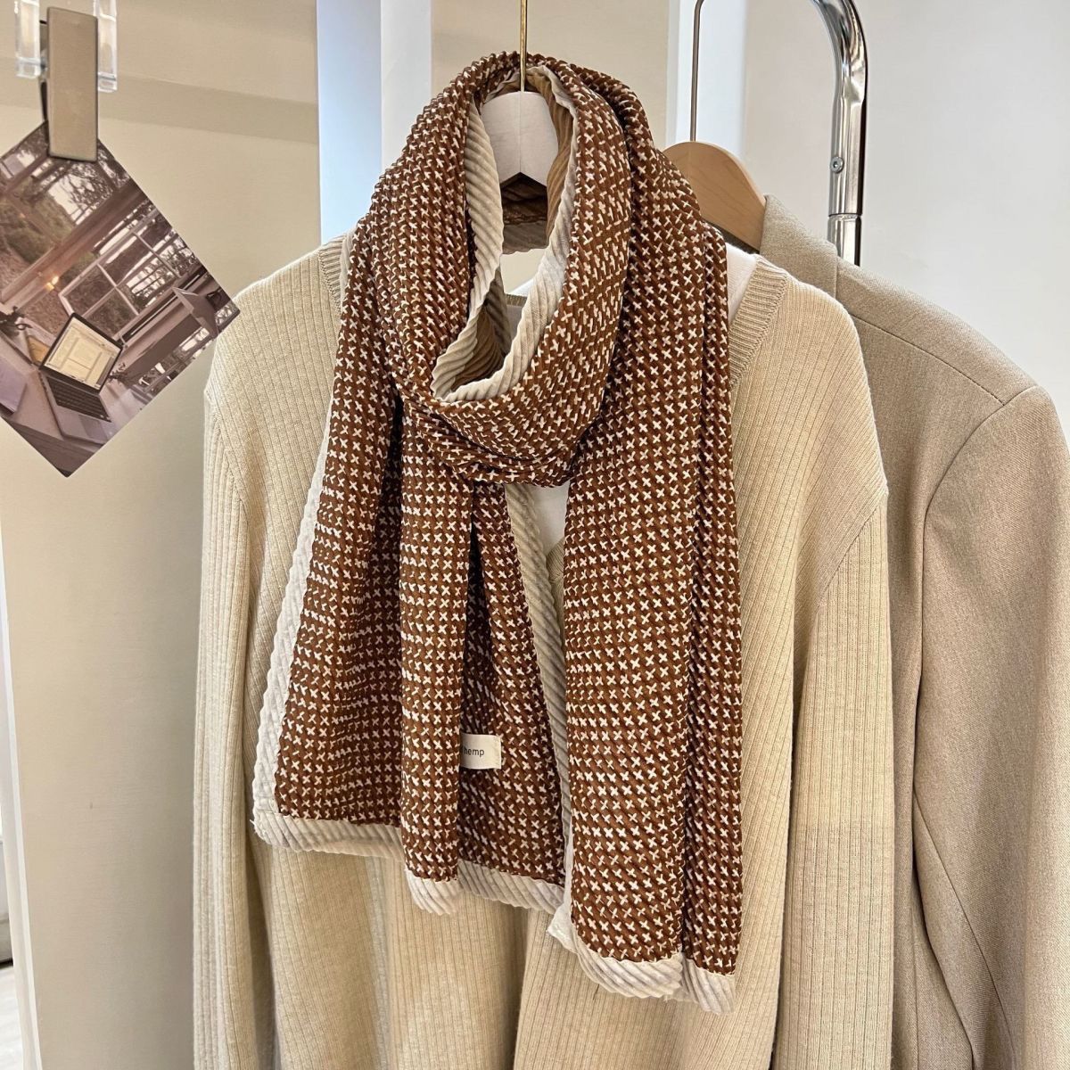 Plisserad scarf med tryck i bomull och linne för dam, vinter_voghion.com