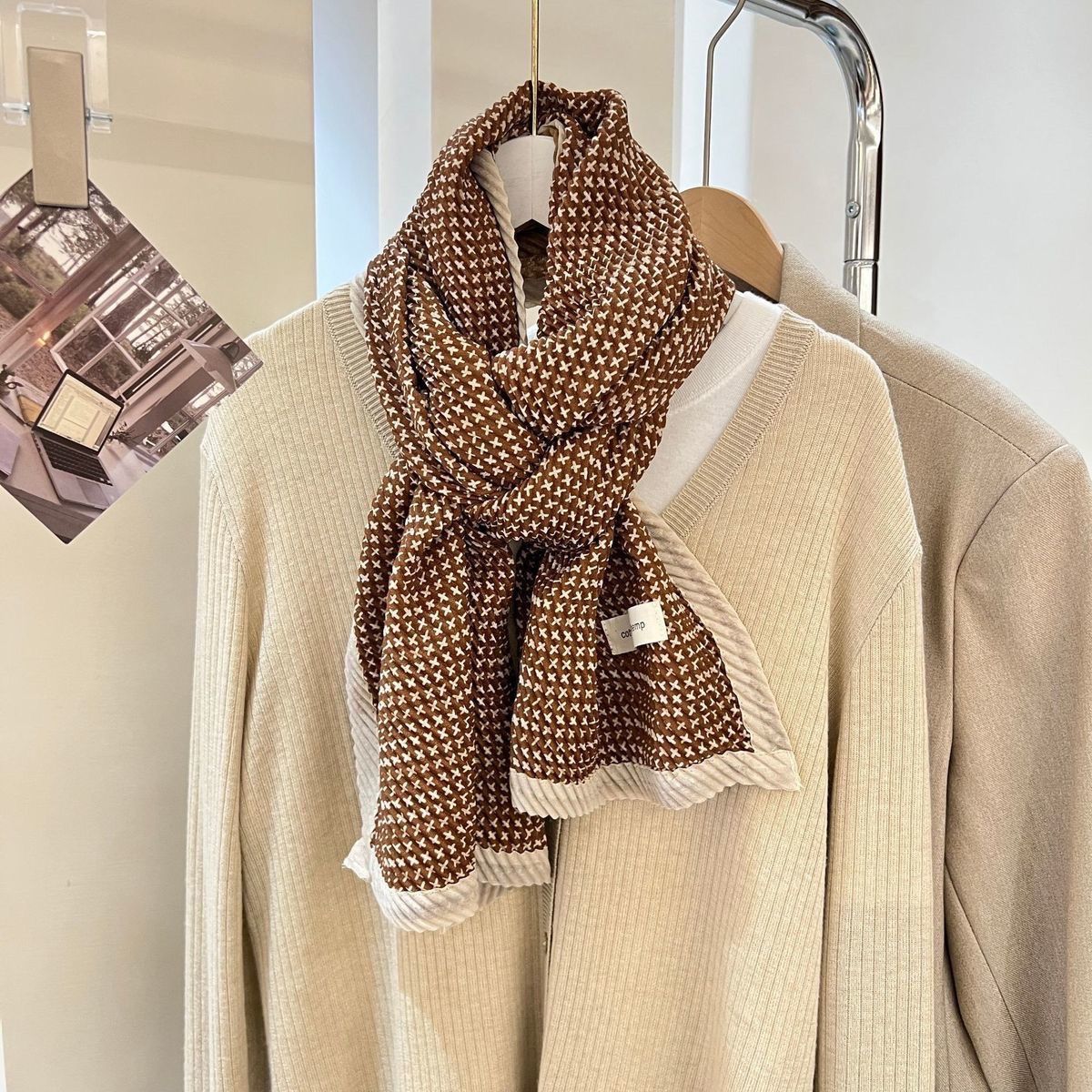 Plisserad scarf med tryck i bomull och linne för dam, vinter_voghion.com