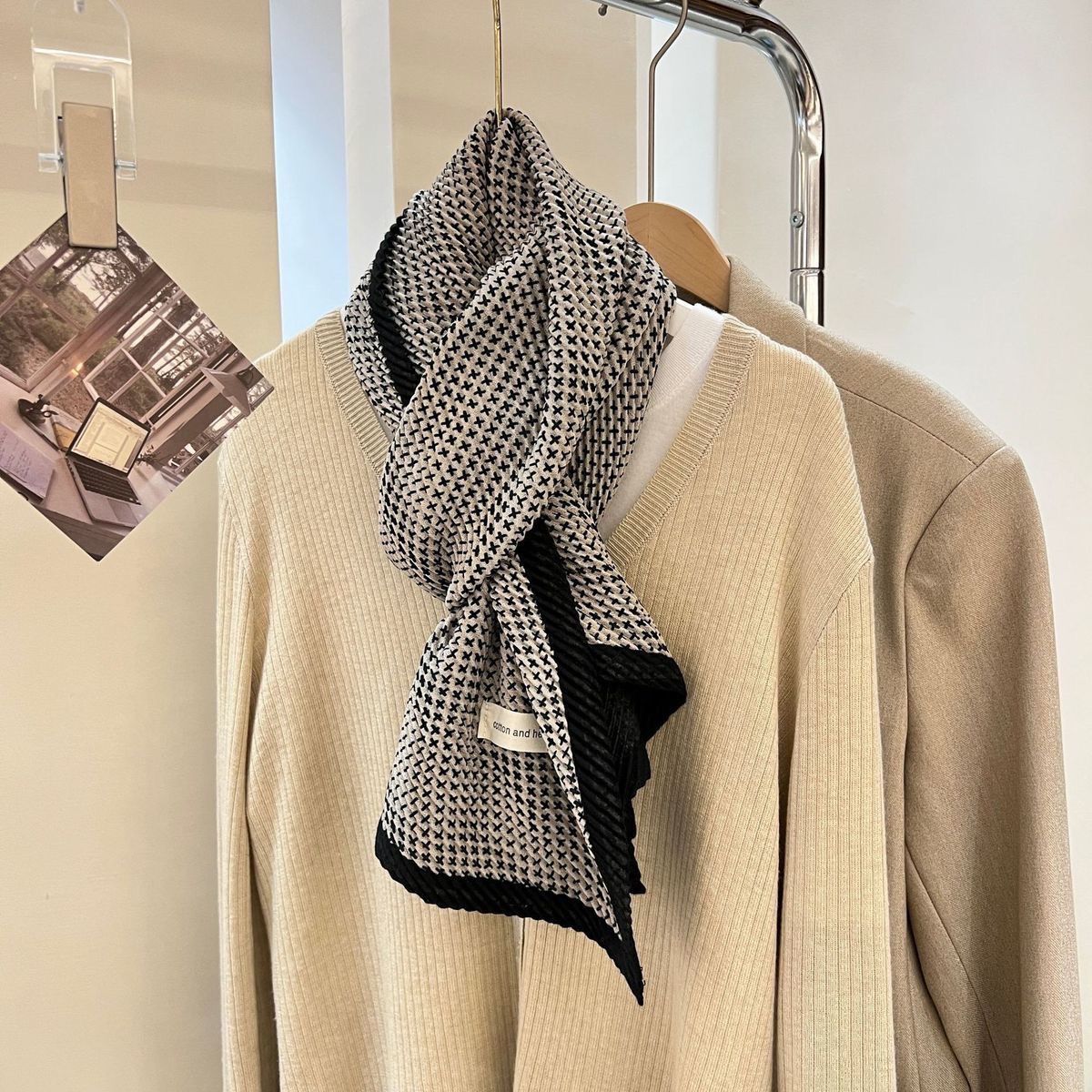 Plisserad scarf med tryck i bomull och linne för dam, vinter_voghion.com