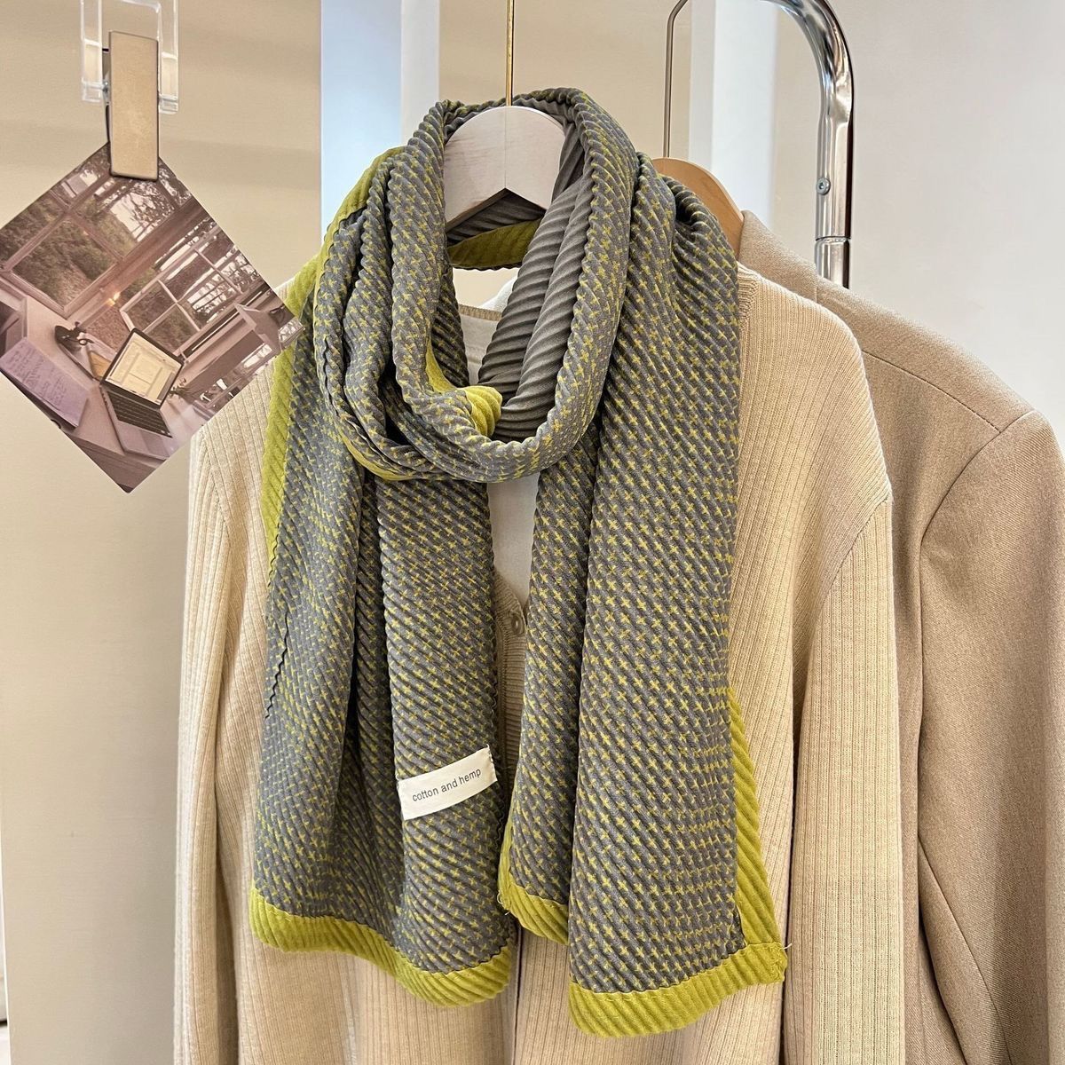 Plisserad scarf med tryck i bomull och linne för dam, vinter_voghion.com