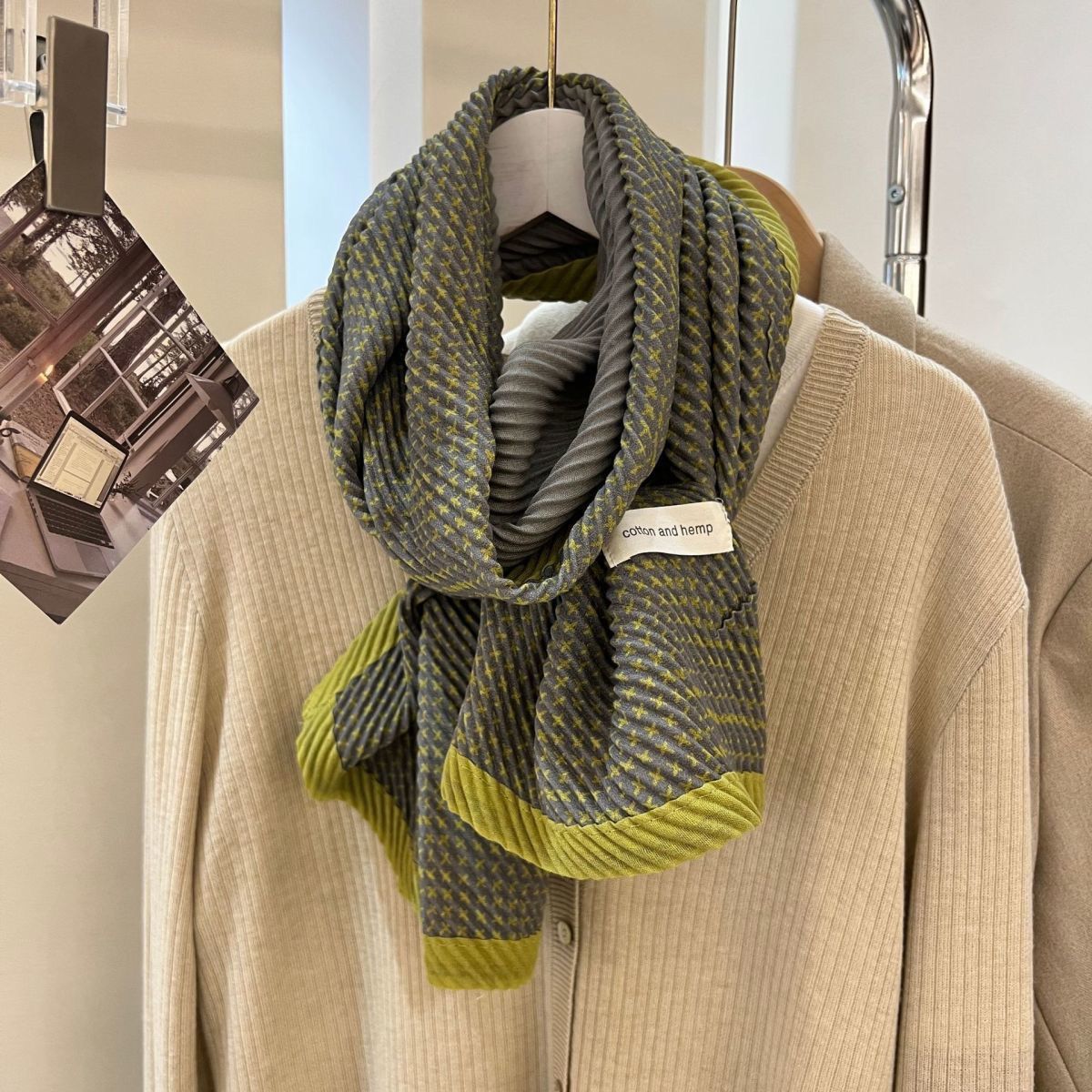 Plisserad scarf med tryck i bomull och linne för dam, vinter_voghion.com