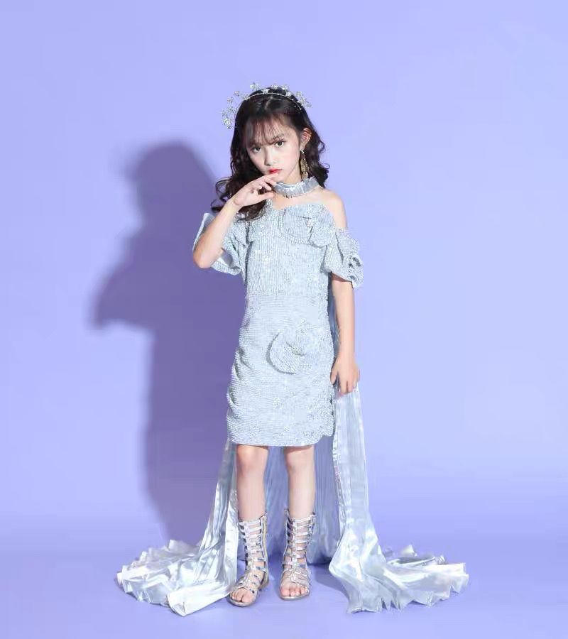 Girls Silver Sequin Camisole Dress With Cape For Performance_voghion.com