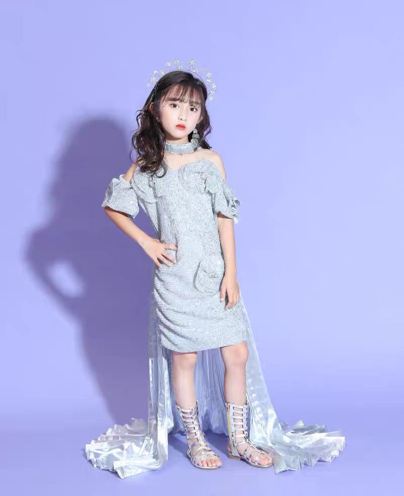 Girls Silver Sequin Camisole Dress With Cape For Performance_voghion.com