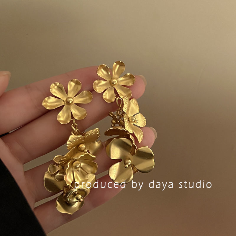 Moroccan Garden High-end French retro metal flower tassel earrings Light luxury niche design fairy temperament