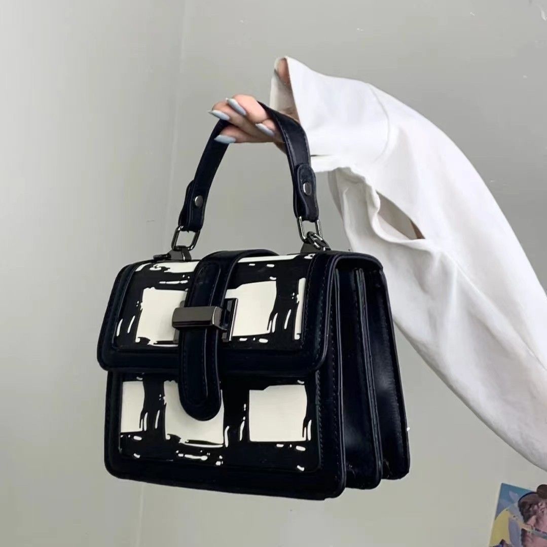 Ins2022 new early spring new small square bag fashion graffiti handbag niche design all-match diagonal bag