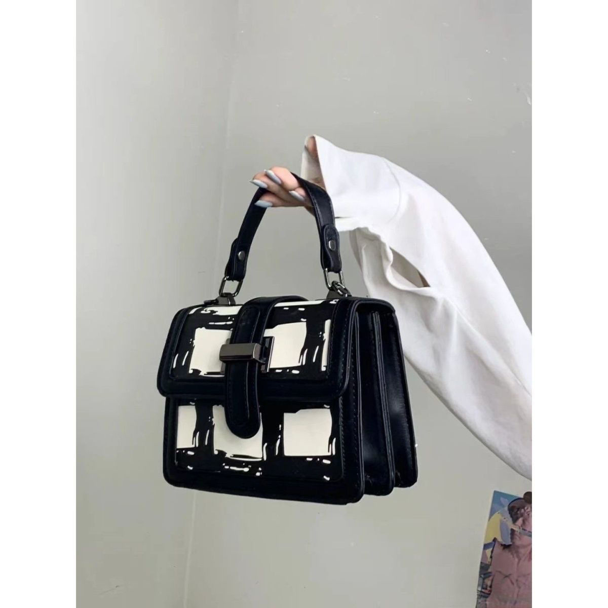 Ins2022 new early spring new small square bag fashion graffiti handbag niche design all-match diagonal bag