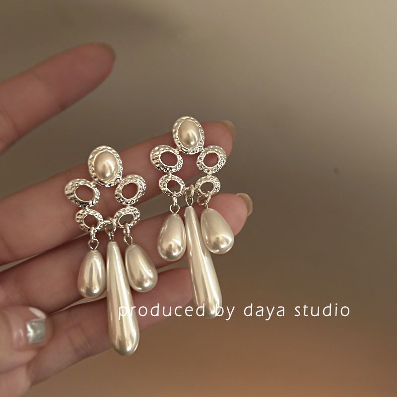 Once Upon a Time in Paris High-end French-style retro pearl tassel earrings Light luxury niche design temperament elegant earrings