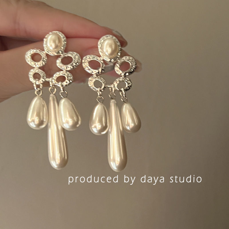 Once Upon a Time in Paris High-end French-style retro pearl tassel earrings Light luxury niche design temperament elegant earrings