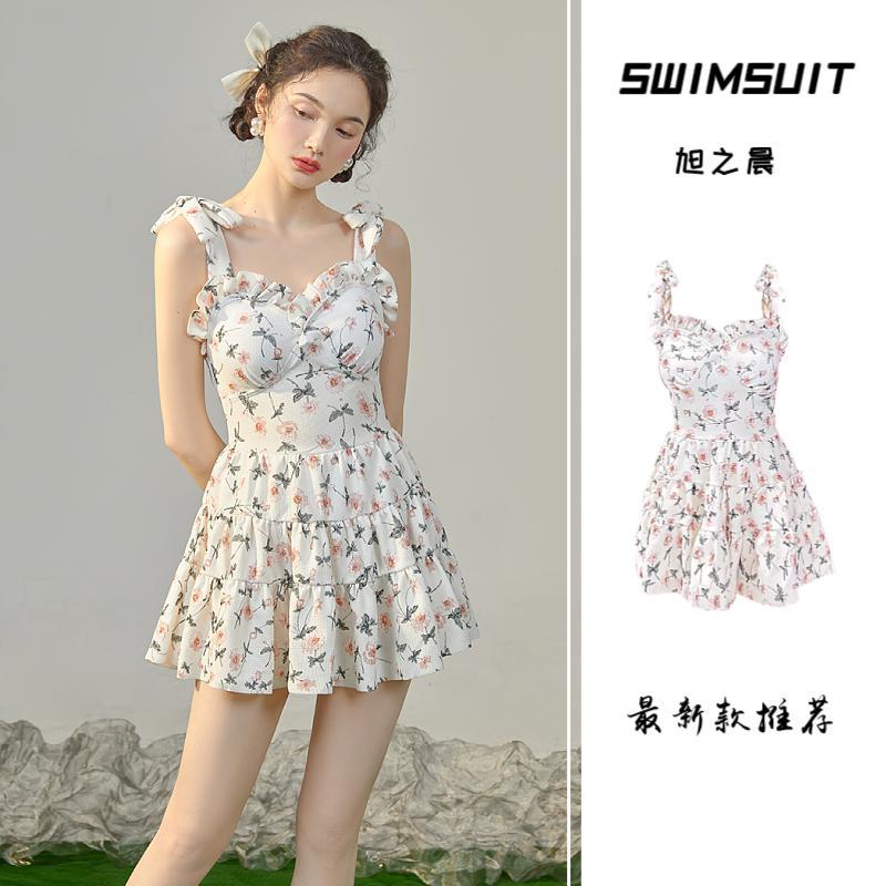 Internet celebrity style 2023 new popular swimsuit for women conservatively covering the flesh and looking slim and sexy super fairy ins pure lust style hot spring