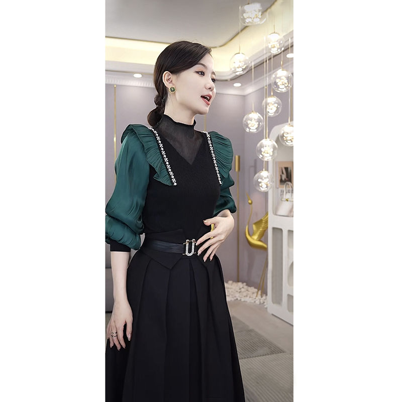 Light luxury and noble lotus leaf bead stitching top black pleated skirt high-end suit female two-piece set 2022 autumn