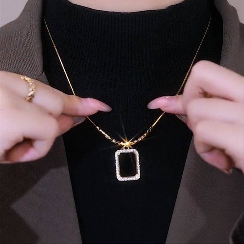 Light luxury and high-end retro black small square necklace women's autumn and winter new fashion all-match long sweater chain accessories