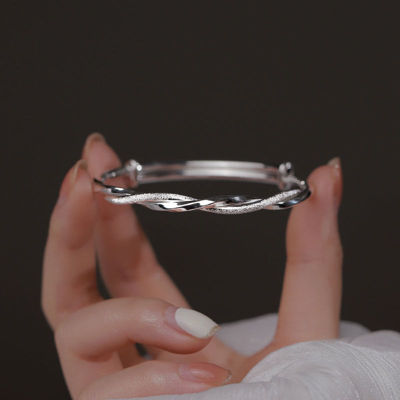 Mobius bracelet ins niche design light luxury bracelet high-end gift for best friend and girlfriend birthday gift