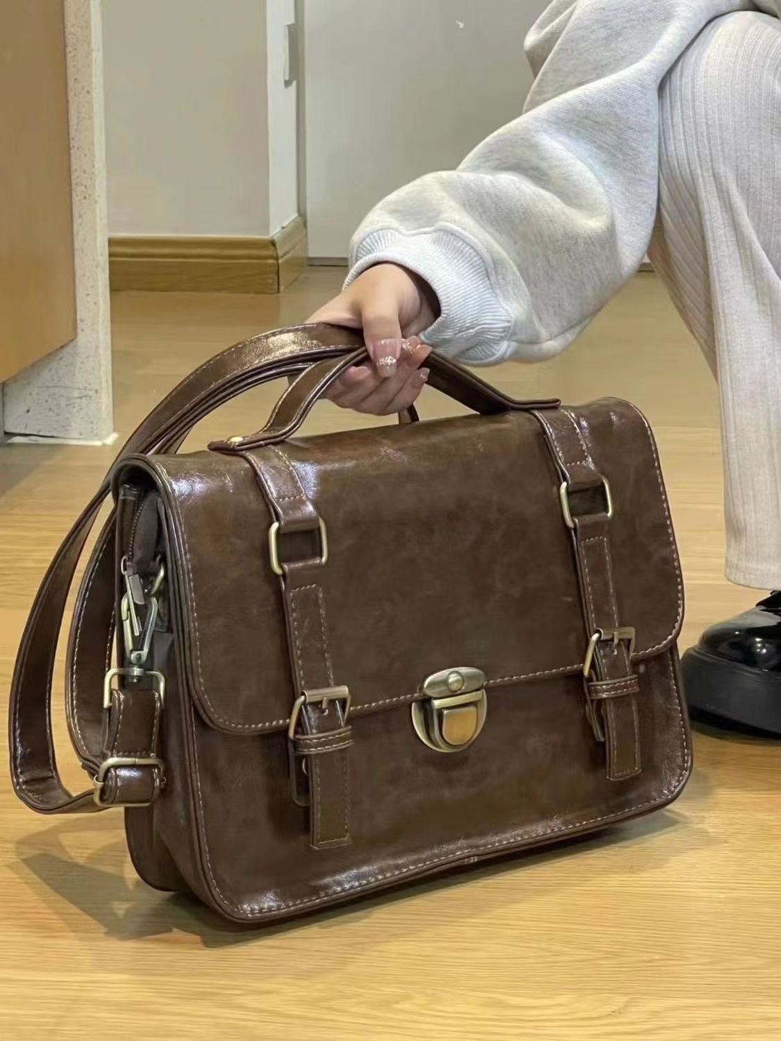 秋冬復古搭扣郵差包日系jk制服包休閒上課包時尚通勤公文包斜挎包