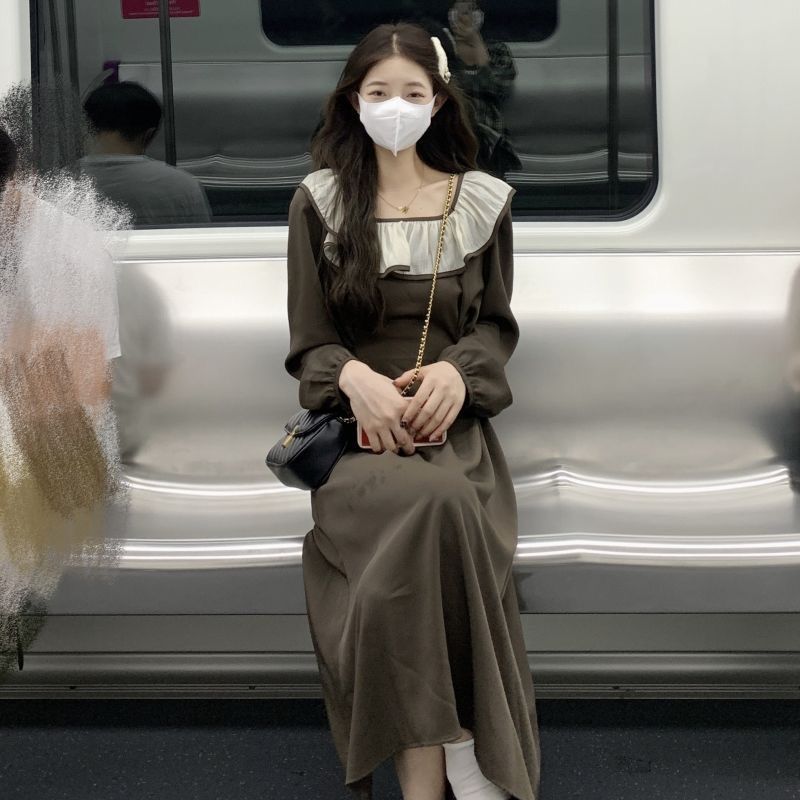 法式高級感木耳邊連衣裙2023春秋新款方領收腰顯瘦洋氣甜美中長裙
