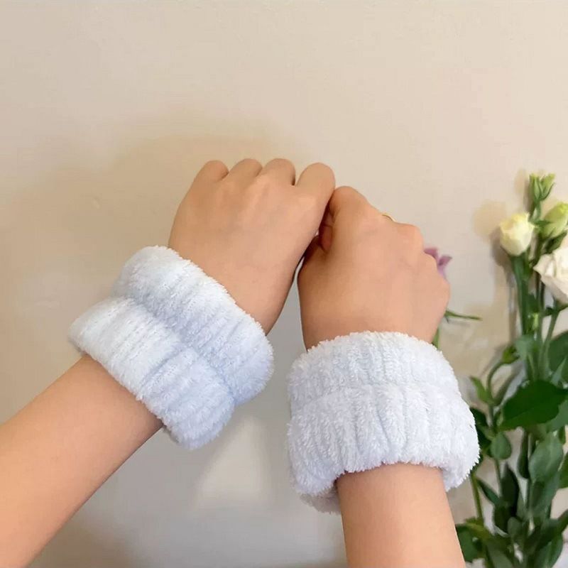 Face wash wrist band artifact absorbs water to the cuff sports sweat-wiping bracelet sweat-absorbing sleeve sleeve washing and moisture-proof sleeve wrist protection