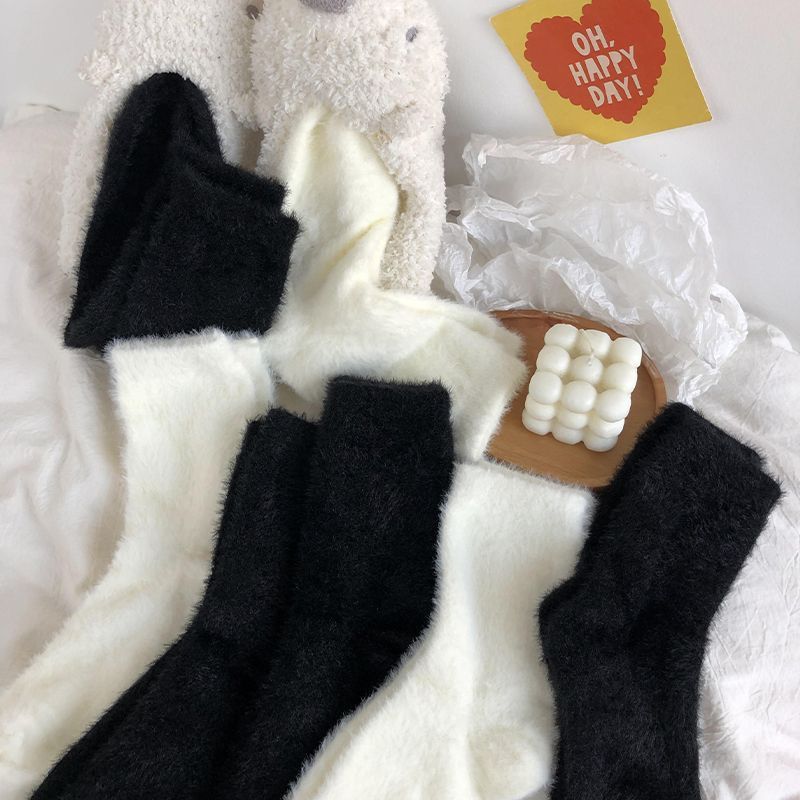 Mink velvet socks women's mid-tube autumn and winter warm plus velvet thickened furry black and white confinement sleeping fur socks