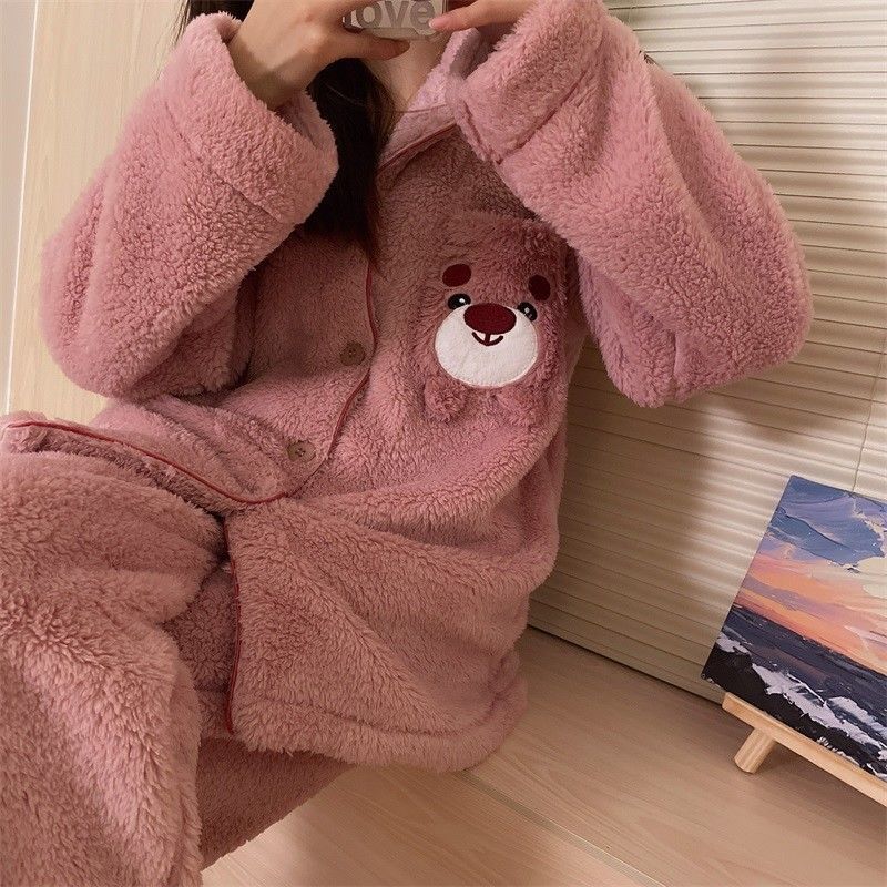 ins新款草莓熊珊瑚絨睡衣女秋冬季加絨加厚保暖法蘭絨家居服套裝