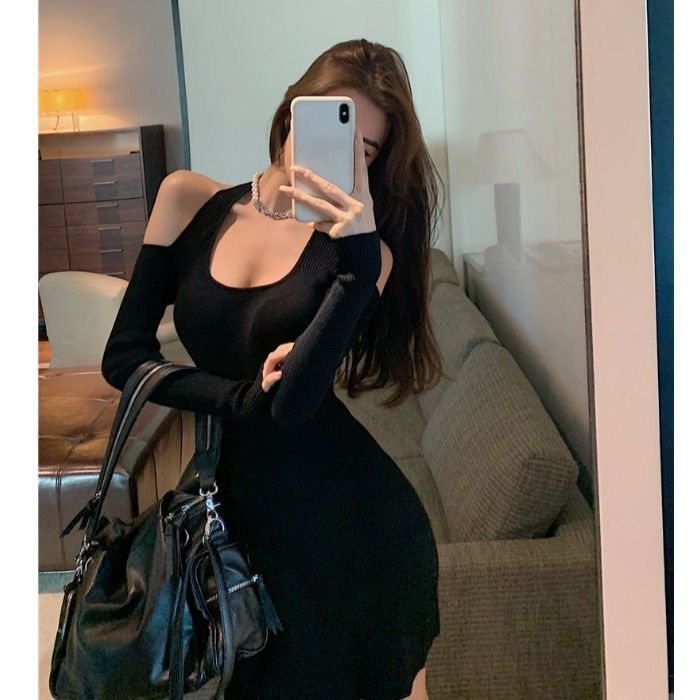 Sweet and spicy wind fried street French pure desire off-the-shoulder black dress women's autumn temperament tight-fitting bottoming bag hip skirt tide