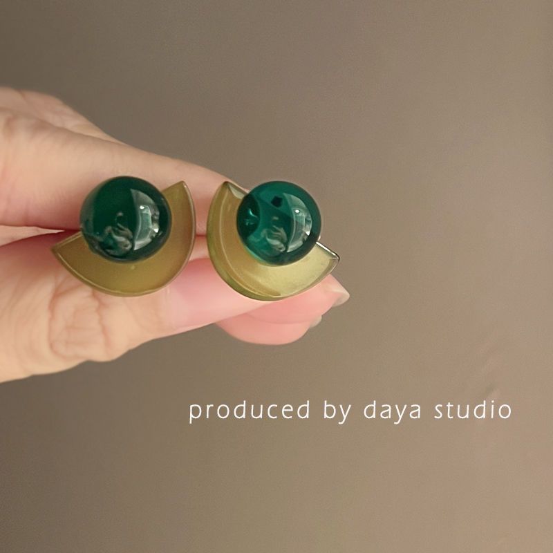 Bobo soda French retro acrylic jelly round earrings high-end niche design simple ins earrings