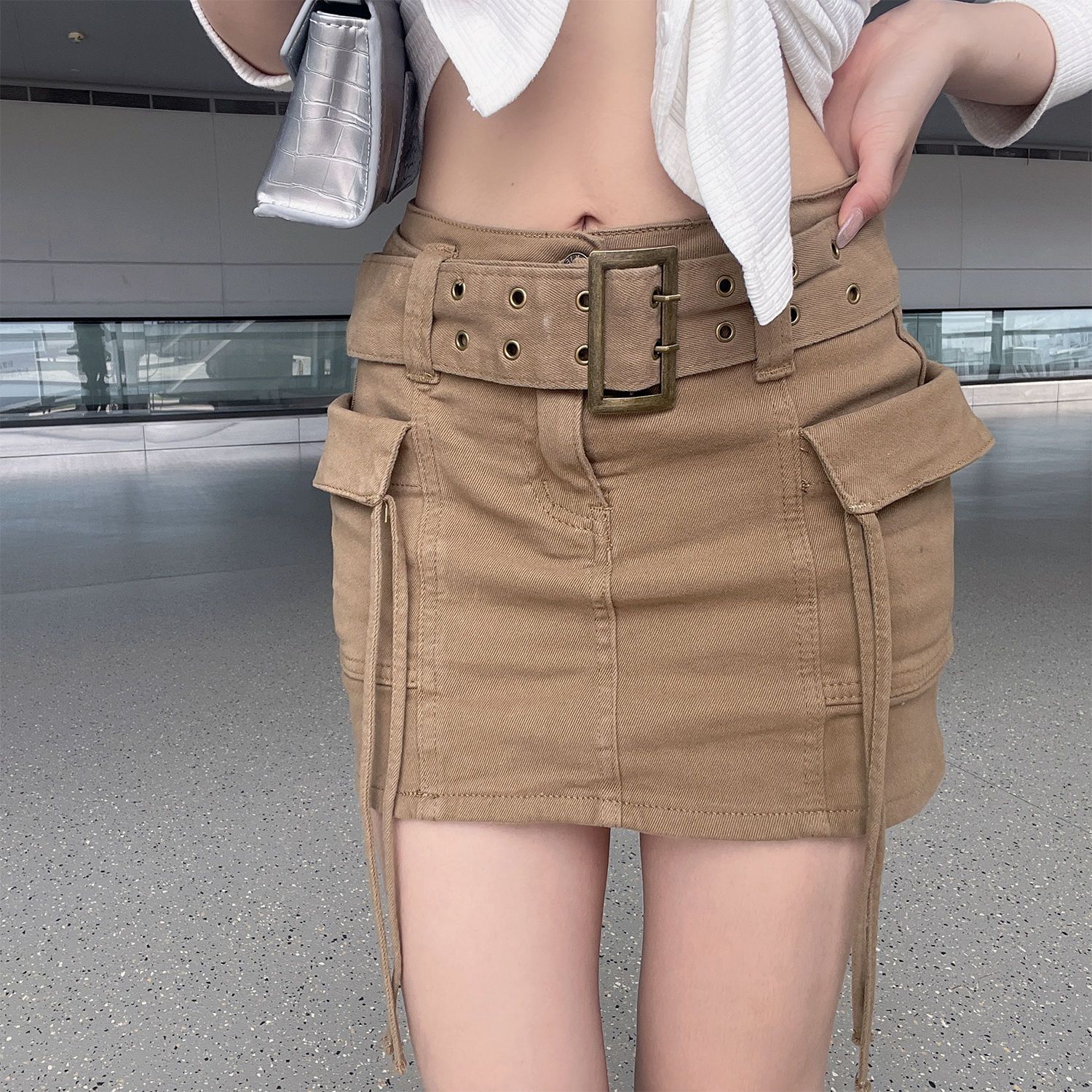 Coffee color denim skirt female spring and autumn 2023 new high waist sexy hot girl hakama small man a-line short skirt