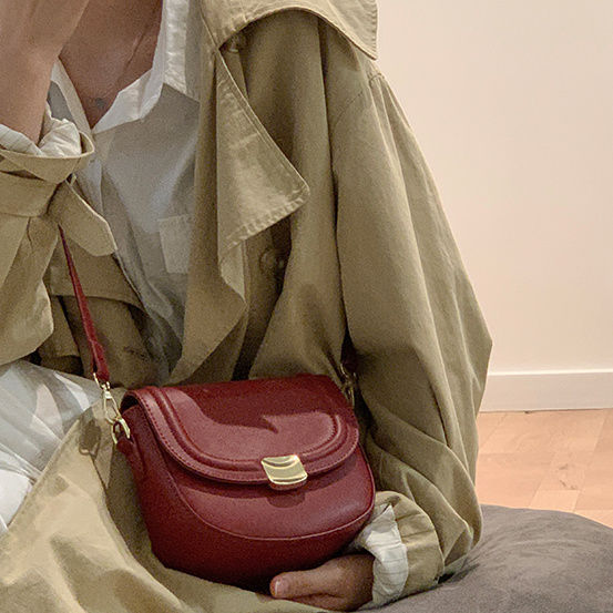 All-match ins messenger bag female 2022 new trendy fashion retro saddle bag niche texture shoulder red bag