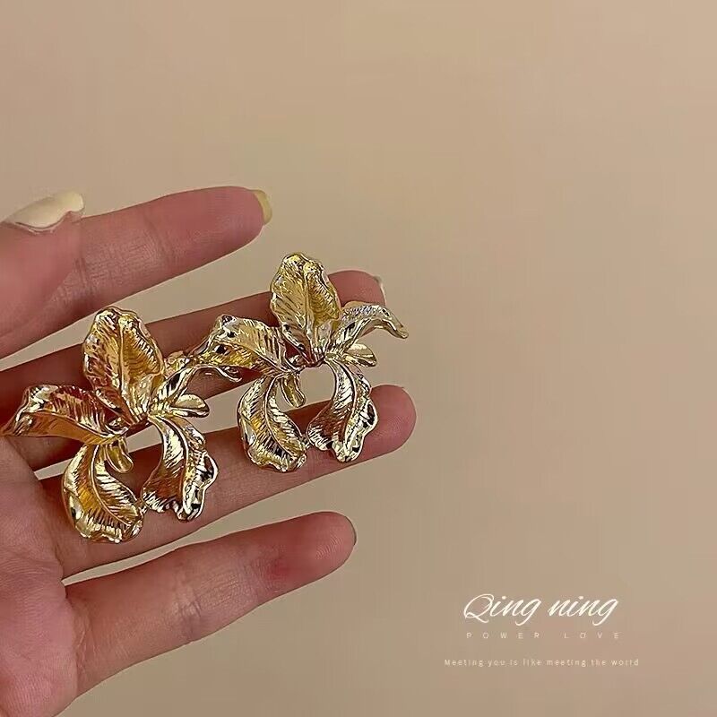 Irregular flower earrings women's summer simple niche design earrings  new trendy fashion all-match ear clips