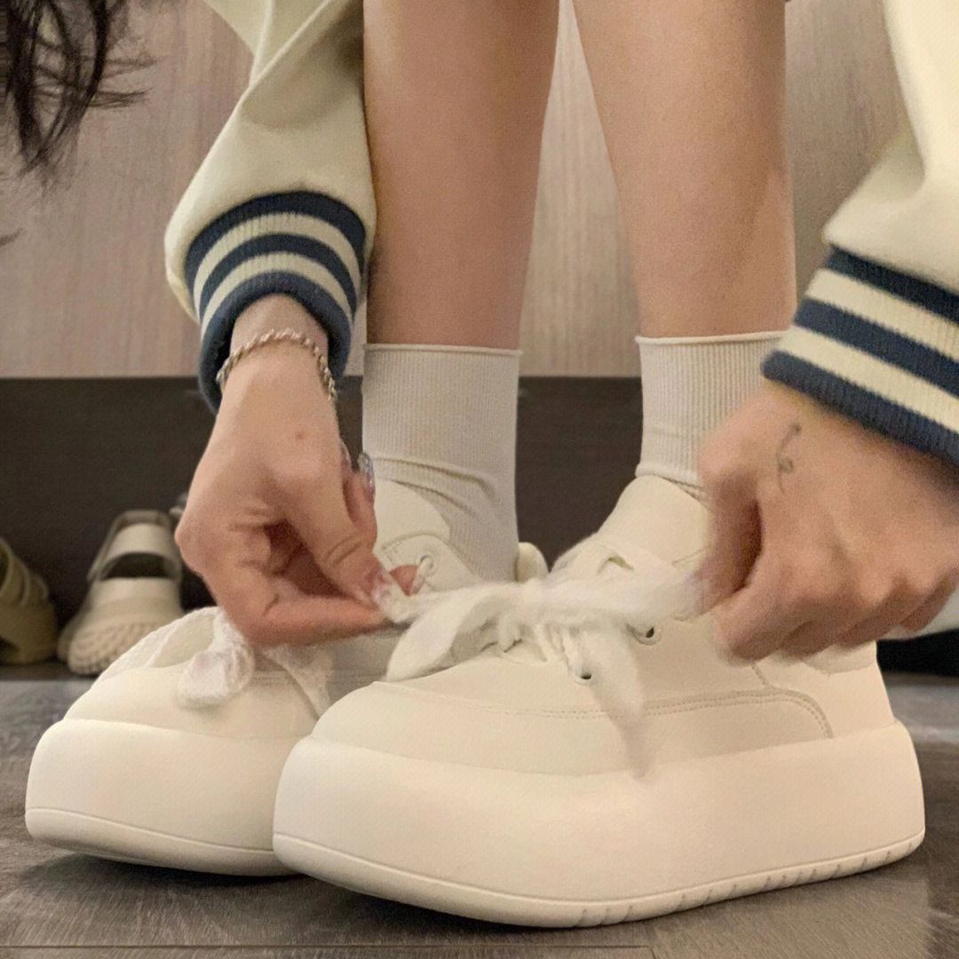 丑萌厚底圓頭純色麵包鞋女2023秋季百搭厚底蝴蝶結時尚大頭鞋ins