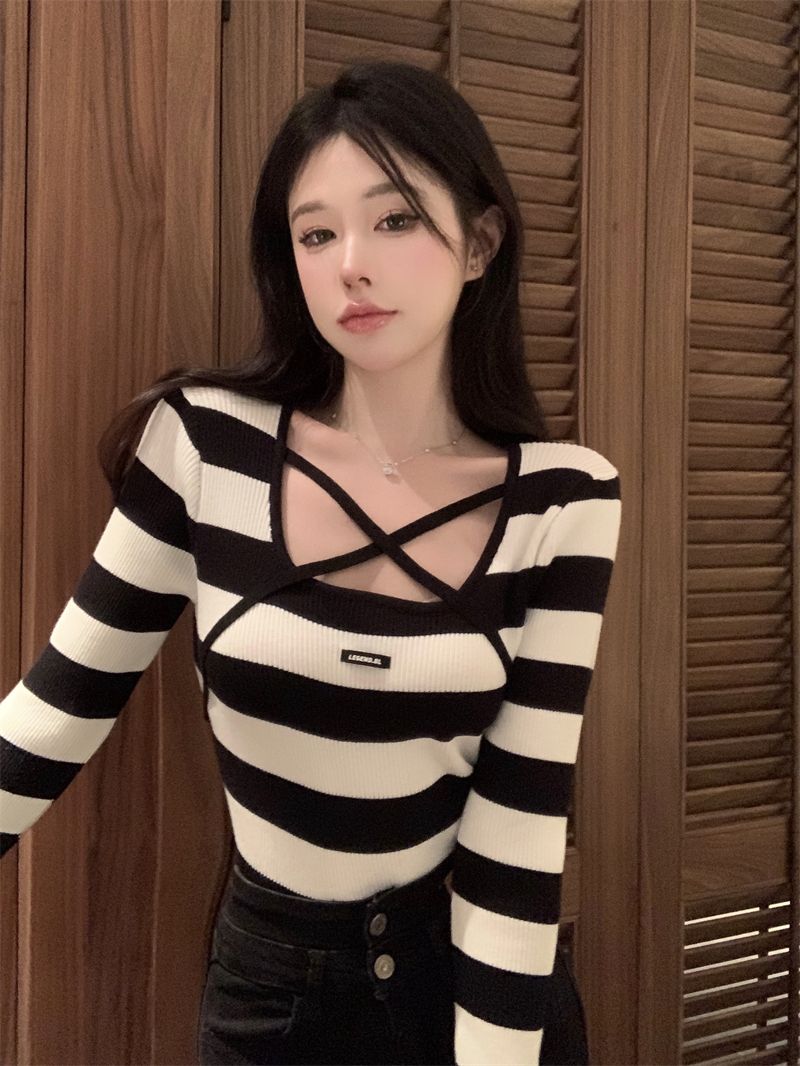 Long-sleeved sweater knitted sweater women's  autumn and winter new pure desire design sense niche bottoming inner hot girl top