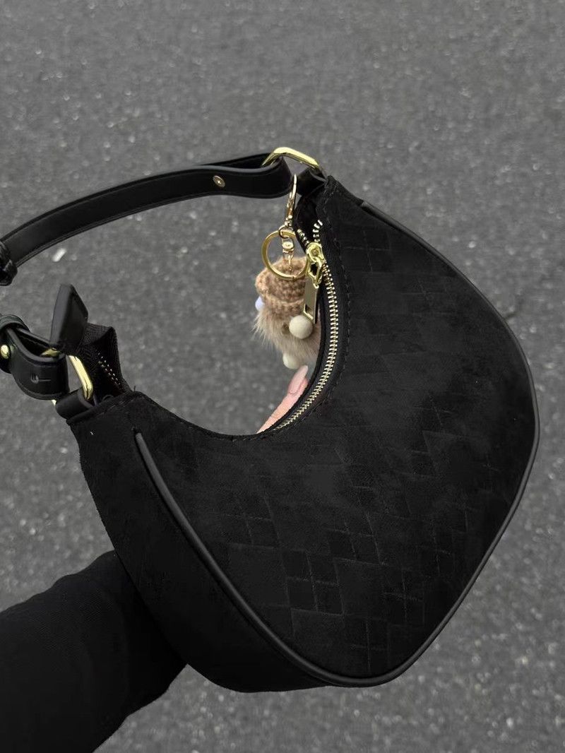 Autumn Winter Underarm Bags, Women's 2022 New High end, Small and Popular, Fashionable, Handheld One Shoulder_voghion.com